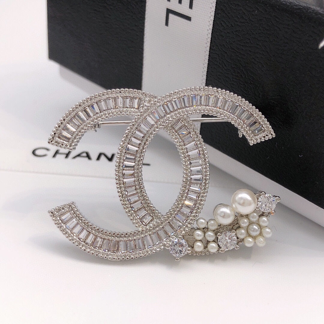 18K  Chanel Star Crystals Brooch